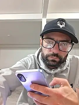 Robsonitj90n Live XXX chat