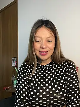 Bruja_lu Chat XXX in diretta