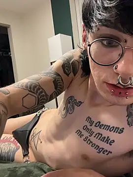 Chatroom XXX en direct de GothSadist