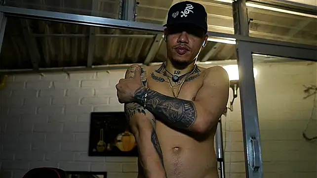 AlphaMasterXxx's Live XXX Chat
