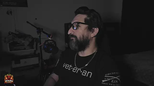 DevilPup75_ élő XXX-chatje