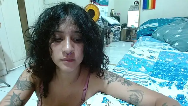 צ'אט XXX בשידור חי של AlinaWoolf_