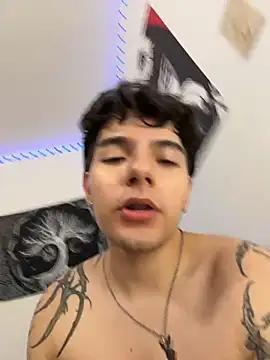 צ'אט XXX בשידור חי של MiloAngell