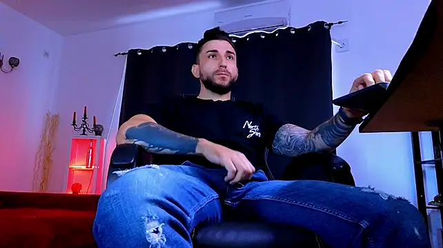 MightyAaron66 élő XXX-chatje