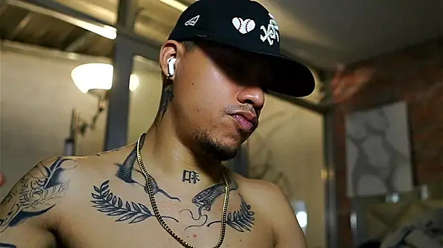 AlphaMasterXxx 라이브 XXX 채팅