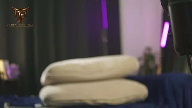 XXX chat uživo modela JadenFeynman