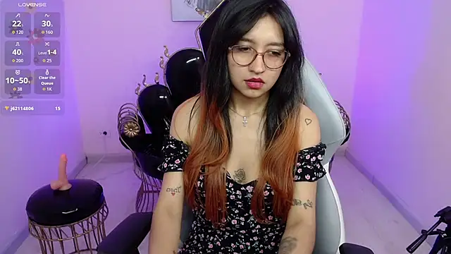 Nahomi_xxx: онлайн-секс-чат