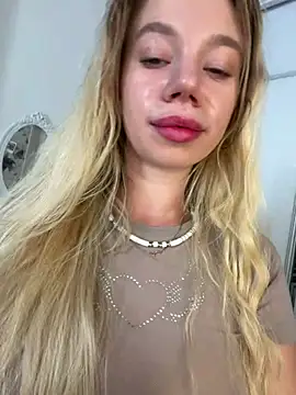 BellaSuns Adlı Modelin Canlı XXX Sohbeti
