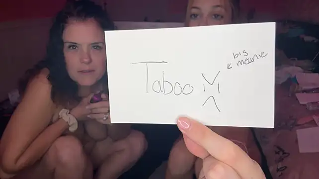 BedroomBarbie live XXX chat