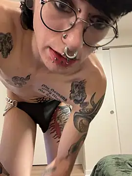 צ'אט XXX בשידור חי של GothSadist