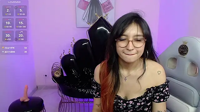 Živý XXX chat Nahomi_xxx
