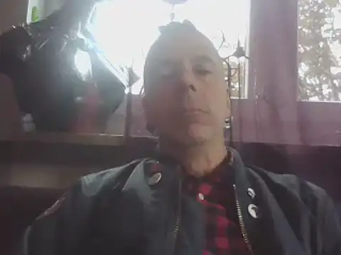Chat XXX ao vivo de SHARPSkinhead