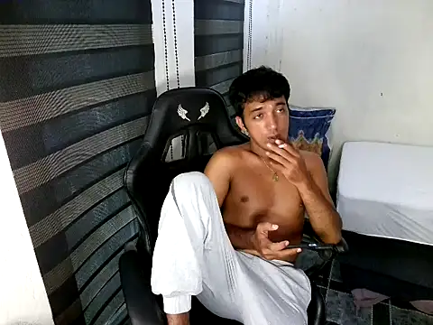 Spicy_RowyCam's Live XXX Chat