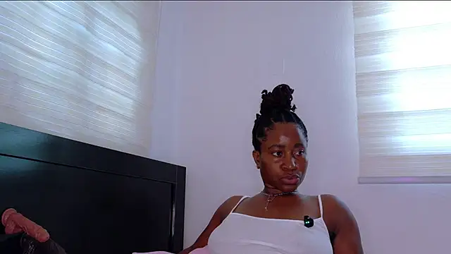 צ'אט XXX בשידור חי של MistreesMay18