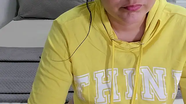 Camilaa_bueno's Live XXX Chat