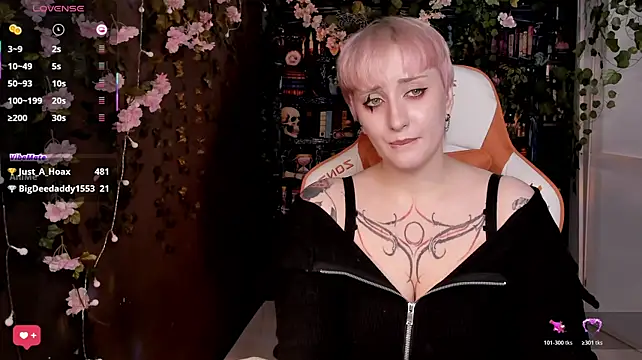 AsheLucker Adlı Modelin Canlı XXX Sohbeti