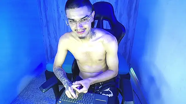 Chat +18 de Tayson_Hot ao vivo