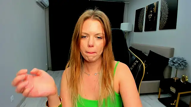 Strawberrye Chat XXX live