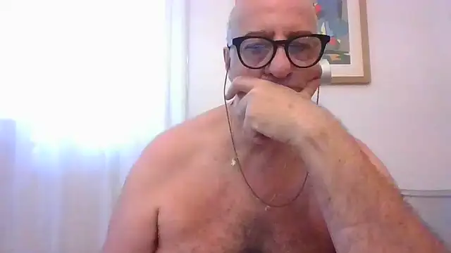 צ'אט XXX בשידו ר חי של ANONIMO7735
