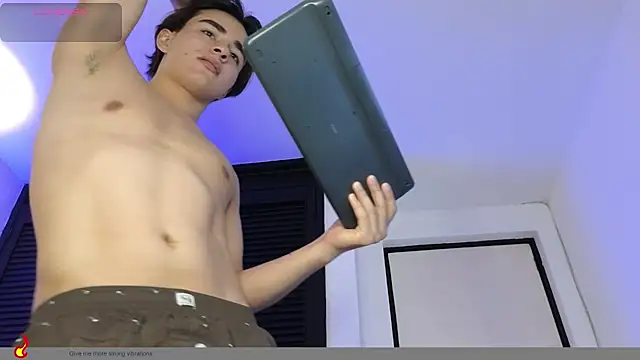 Chat +18 de Connorr_01 ao vivo