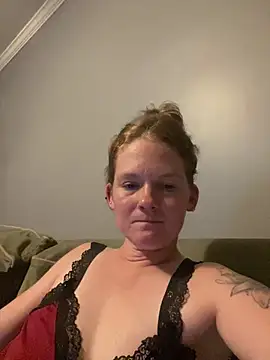צ'אט XXX בשידור חי של kaylababyluv