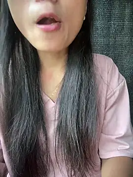 צ'אט XXX בשידור חי של Emmi_cute9x