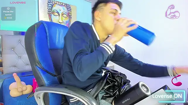 Ethanx18_: онлайн-секс-чат