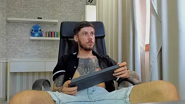 XXX chat uživo modela JonahShaw