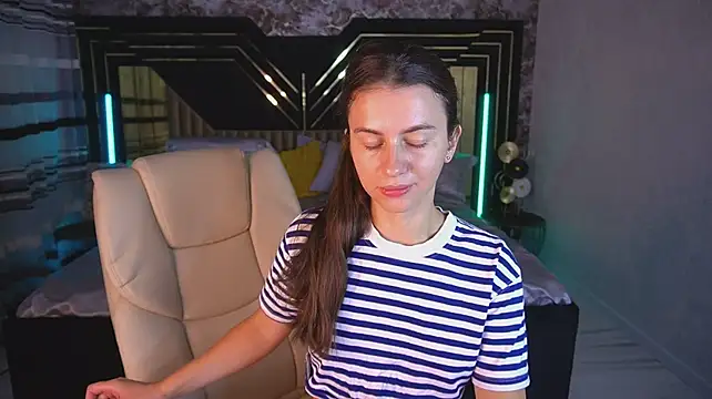 LittleJulii Chat XXX in diretta