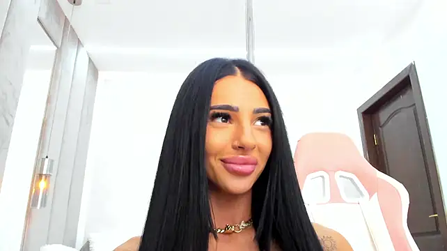 Britney_Charm_ Adlı Modelin Canlı XXX Sohbeti