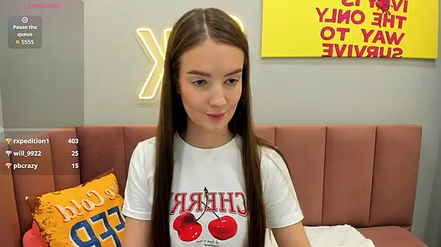 LoraSunnyy Adlı Modelin Canlı XXX Sohbeti
