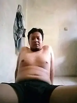 TriaEru69 Pertunjukan Webcam