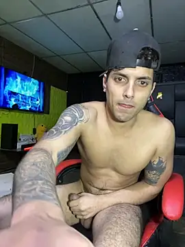 AlessandroAGT XXX чат на живо