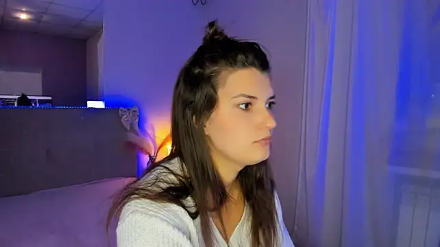 Chat XXX en directo de Laura_Leee