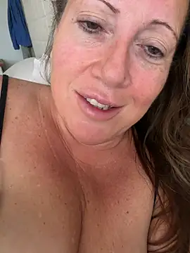xsexycurvymilf's Live XXX Chat