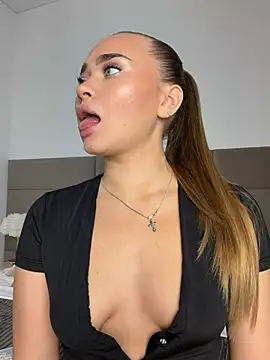 MonicaWestt Adlı Modelin Canlı XXX Sohbeti