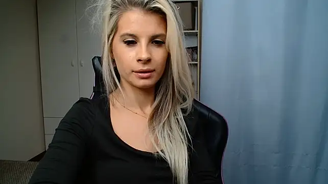 KristineGlow élő XXX-chatje