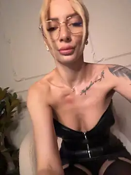 צ'אט XXX בשידור חי של AngieShae