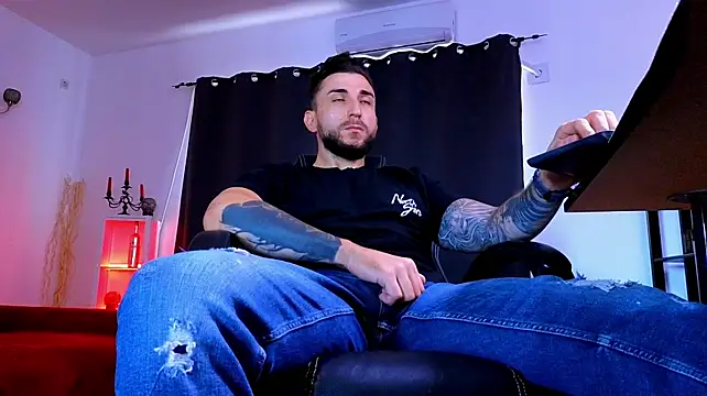 MightyAaron66 live XXX chat