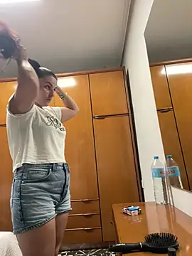 Naira_Dan Adlı Modelin Canlı XXX Sohbeti