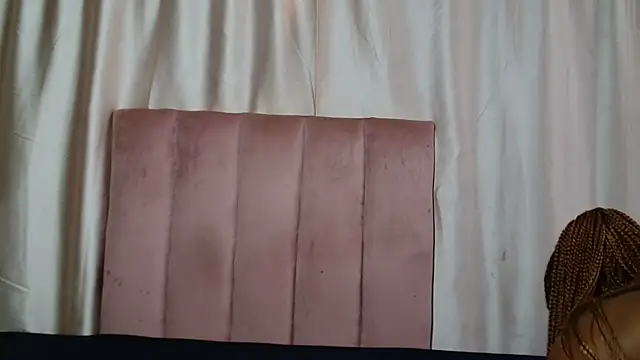Chat +18 de Tianaah ao vivo
