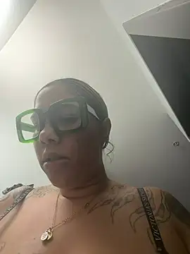 FamousBarbieDoll's Webcam Show