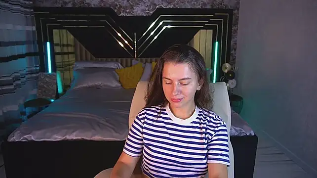 LittleJulii – Naživo XXX chat