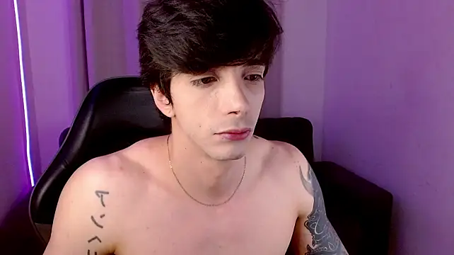 Show modela H3ll_B0I na web-kameri