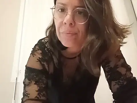 Chat +18 de hotnathy69 ao vivo