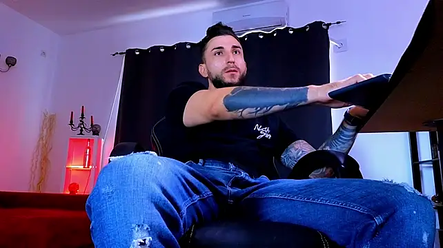 XXX chat uživo modela MightyAaron66