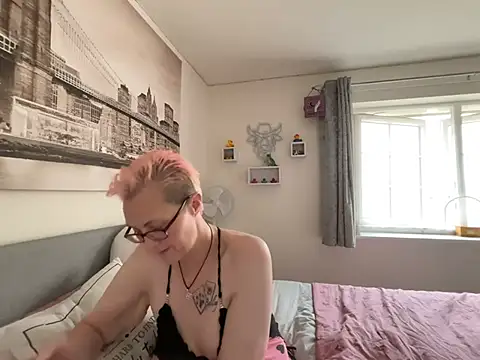 Curvy-Jinx Live XXX-Chat