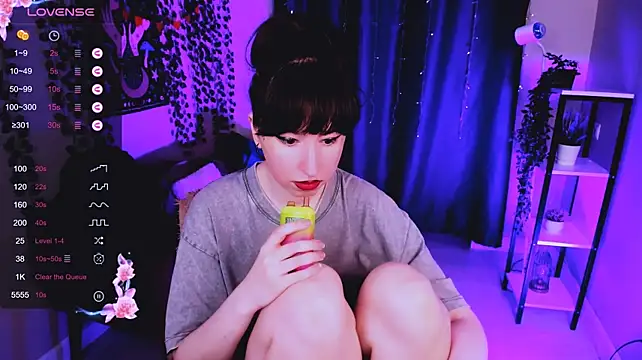 Lily_xBabe Adlı Modelin Canlı XXX Sohbeti