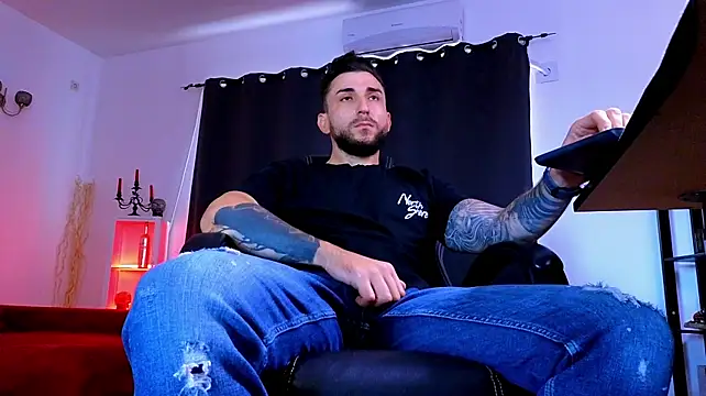 MightyAaron66 Live XXX-Chat