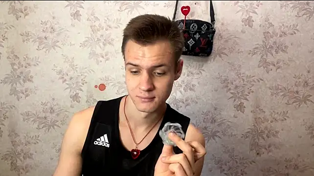 XXX chat uživo modela BigBabyMax